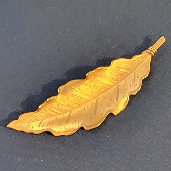 Jewelry - Vintage Leaf Brooch